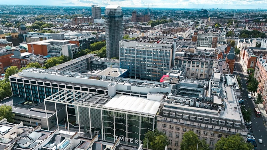 Modernes Bürogebäude der Anlage-Experten Leipzig